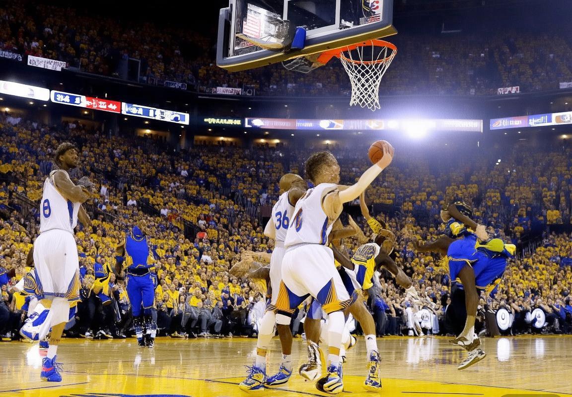 2018金州勇士VS克利夫兰骑士：库里詹姆斯巅峰对决回顾(图2)