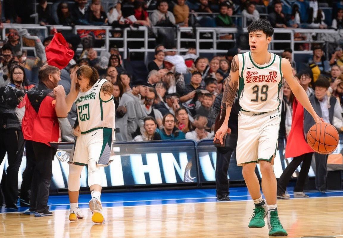 2020年NBA常规赛：篮网对马刺巅峰对决，战术智慧与关键球手对决